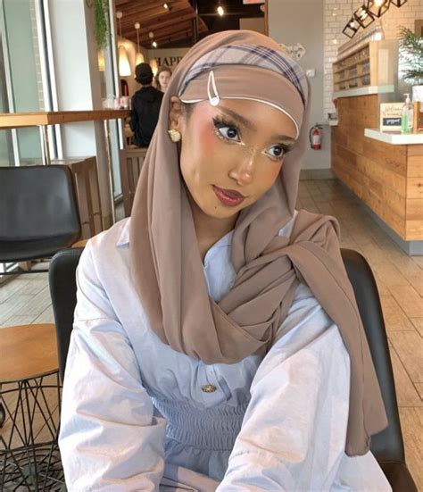 𝑇𝑎𝑒𝑠𝑋𝑥𝑏𝑒𝑎𝑟~•ᴥ•」 Hijabi Fashion Casual Selfies Poses Pretty People