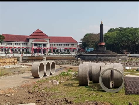 Proyek Revitalisasi Alun Alun Tugu Kota Malang Terkesan Dipaksakan