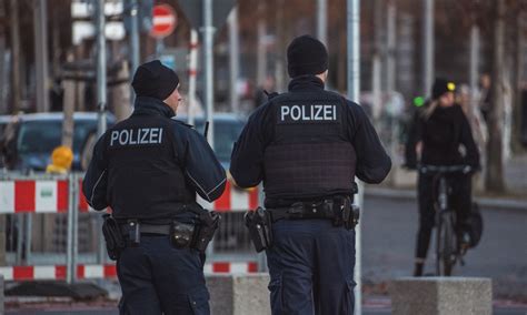 Napad nožem i ručnom bombom u Berlinu troje povređenih