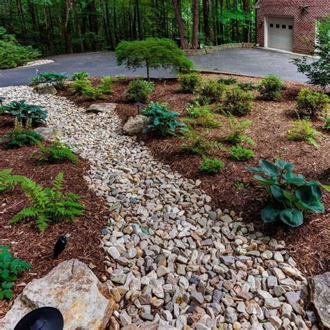 10 Dry Creek Bed Landscaping Ideas