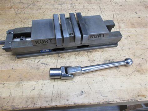 Machines Used Kurt DL 400C Machine Vise Double Lock 4 Vise With Handle