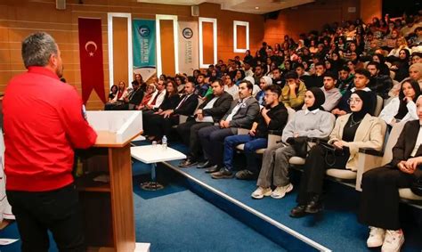 Bayburt Üniversitesi nde Özdemir Bayraktar Milli Teknoloji Burs Tanıtım