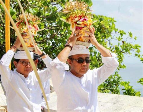 Wali Kota Jaya Negara Mendem Dasar Serangkaian Karya Melaspas Ngenteg