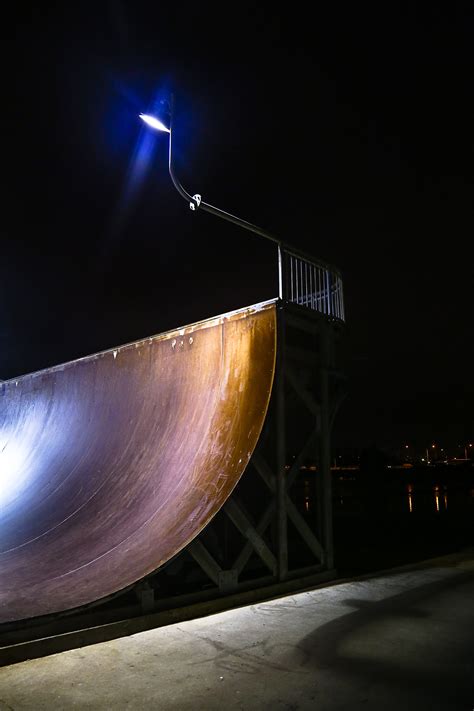 Images Gratuites Roche lumière gens ciel sport nuit planche à