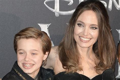 Angelina Jolie Sa Fille Shiloh Lui Pique Une Robe Somptueuse