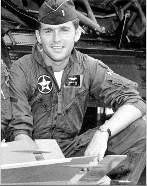 File:Lt George W Bush - Texas ANG photo.jpg - Wikimedia Commons