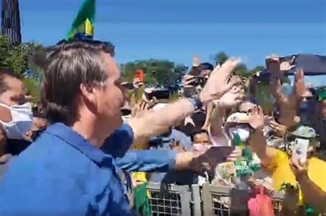 Manifestantes Fazem Ato Em Brasília Em Apoio A Bolsonaro E Em Defesa De