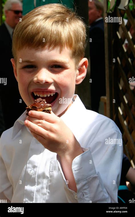 Boy eating cake Stock Photo - Alamy