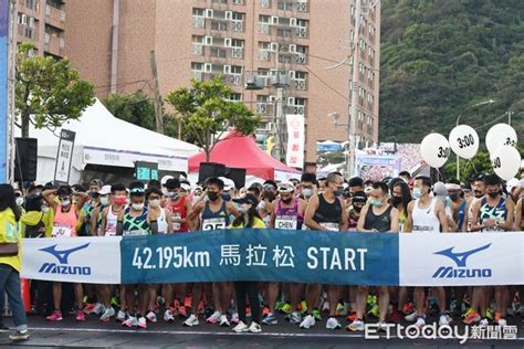 疫情後首場大型全民馬拉松登場！ 萬金石馬拉松今鳴槍開跑 Ettoday運動雲 Ettoday新聞雲