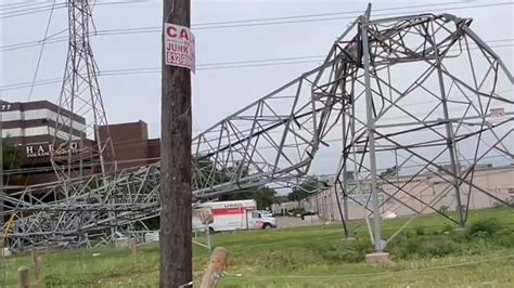 Houston se despierta con devastación tras tormentas al menos cuatro