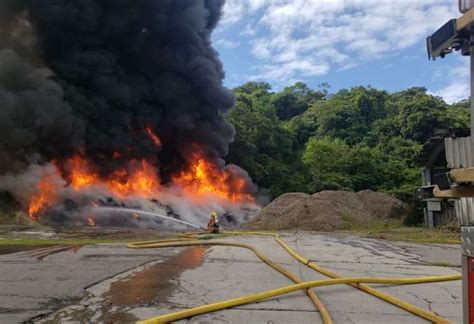 Bodega De Llantas Se Incendia En Desamparados Teletica