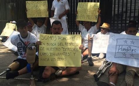 Protestan Migrantes Discapacitados Frente Al Senado