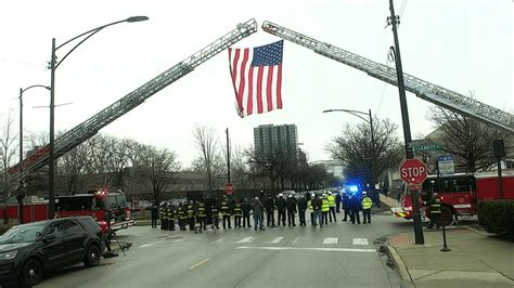 Chicago Firefighter Dies After Extra Alarm Fire On Citys South Side