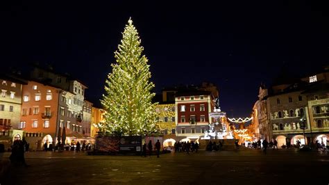 La Magia Delle Feste A Trento Mercatini Luci E Atmosfera Unica Della