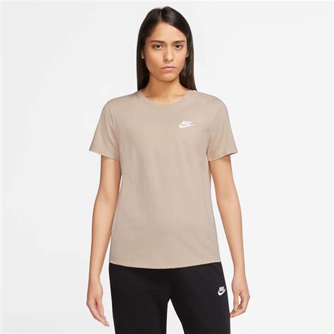 Nike NSW Essentials T Shirt Dames Beige Dames Shoppen Soccerfanshop NL