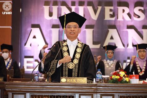 Rektor UNAIR Imbau Wisudawan Untuk Selalu Berevolusi Universitas