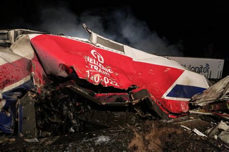 Muertos Y Heridos Tras La Colisi N De Dos Trenes En Grecia