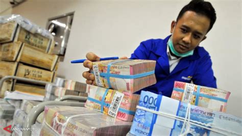 Jelang Rilis Bi Rate Rupiah Melemah Tipis Bisnis