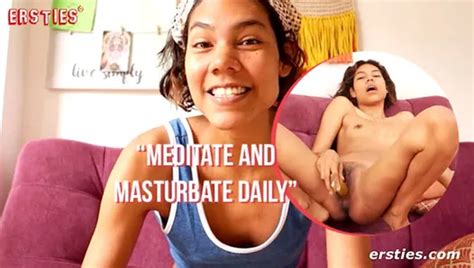 Ersties Hei E Br Nette Kommt Mit Einem Dildo Auf Der Couch Aus Xhamster