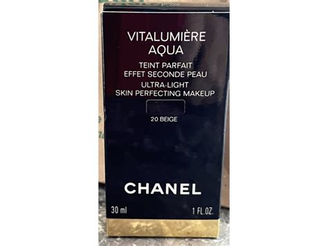 Chanel Vitalumière Aqua Ultra-Light Skin Perfecting Makeup, 20 Beige, 1 ...