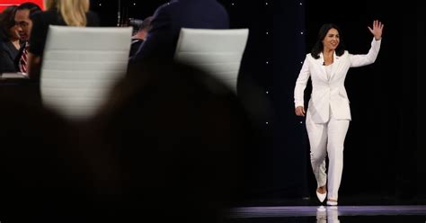 Flipboard Tulsi Gabbard’s White Pantsuit Isn’t Winning