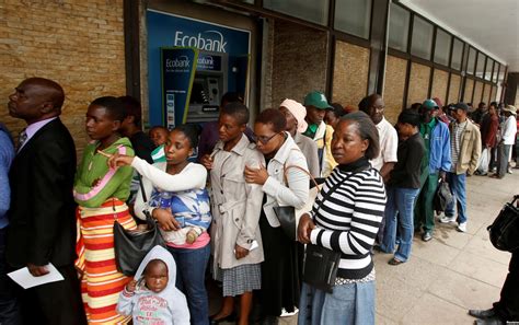 Zimbabweans Queue Outside Banks As New Currency Begins Trading The