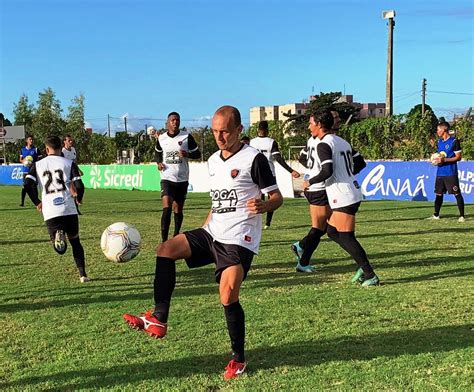 Elenco Do Belo Participa De Treino Físico Técnico E Aprimora As