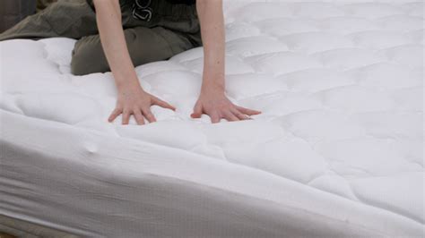 Helix Plush Mattress Topper (2021) | Sleepopolis