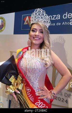 Cuenca Eleccion Reina De Cuenca Ecuador De Octubre De La Noche