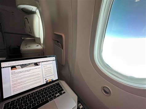 Review Of Using Qatar Airways Super Wifi Inflight Taking Working