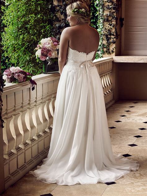 Fabulous Gowns For The Full Figured Bride Wedding Dresses Wedding