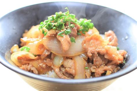 豚こま切れ肉で簡単。甘辛しょうが焼き丼！ By 今日のおうちごはん！ 【クックパッド】 簡単おいしいみんなのレシピが396万品