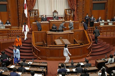 ガーシー氏225日限りで議員身分を剥奪 弁明の女子48党浜田議員がガーシー名札立てる 社会写真ニュース 日刊スポーツ