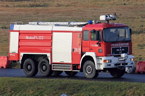 Fahrzeug Der Flughafenfeuerwehr D Sseldorf