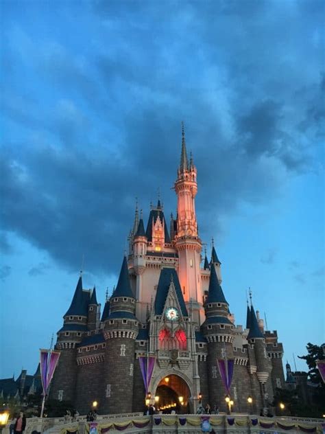 Tokyo Disneyland Rides & Attractions - A guide by How We Travel