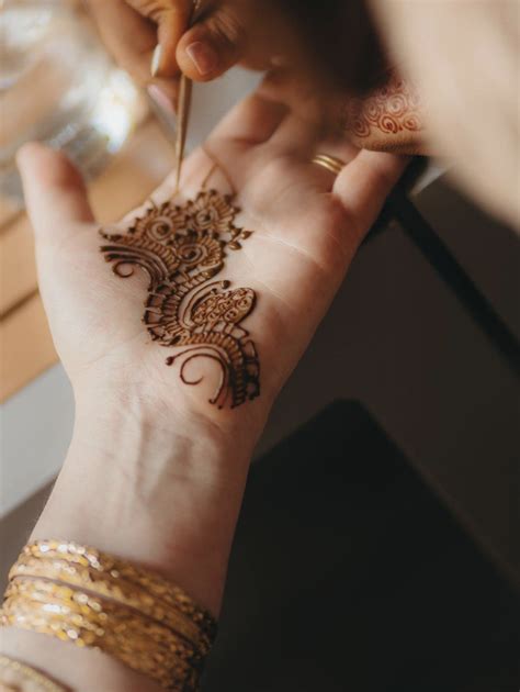 The Timeless Allure Of Henna Why Women Are Obsessed With Henna Designs