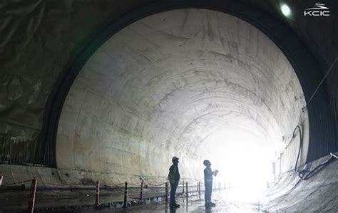 Tanah Lempung Ganggu Proyek Kereta Cepat China Turun Tangan