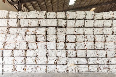 The Natural Thai Standard Rubber Bales Sheet Products Staked And Stored