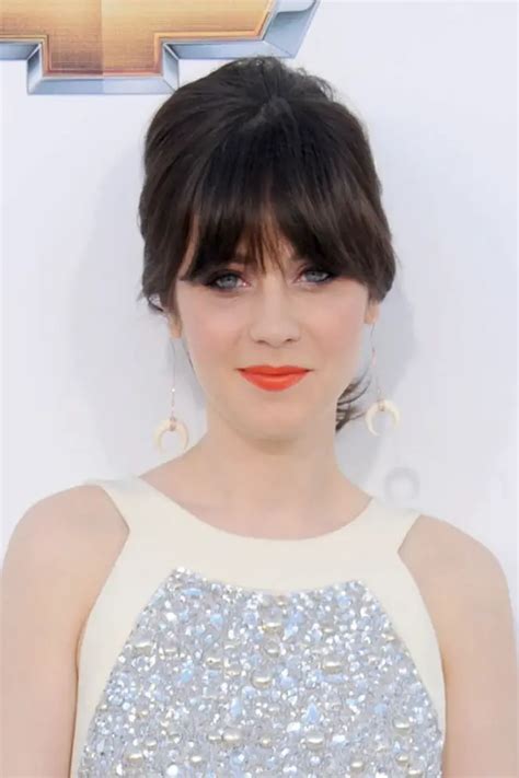 Zooey Deschanel Net Worth - Celebrity Sizes