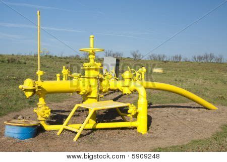 Natural Gas Pipeline Image & Photo (Free Trial) | Bigstock