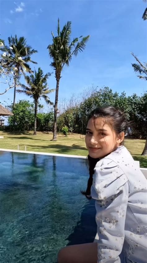 5 Hot Sexy Callista Arum Bikini Pics