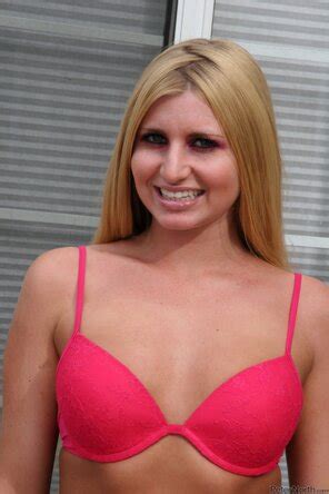 Larin Lane Big Dick Swallow AI Enhanced 12703 002 Topaz Porn Pic