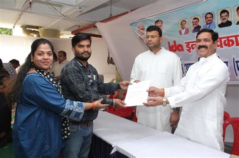 Indore: IDA hands over allotment letters for flats in Scheme No 155