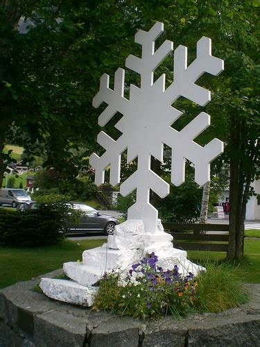 Snowflake Memorial Olden Norway Evergreen6768 Flickr