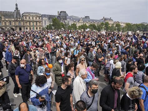 Chamb Ry Intrusion De Manifestants Hostiles Au Pass Sanitaire Swi