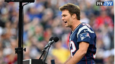 Nfl World Shows Love To Netflixs Hilarious Roast Of Tom Brady Havent Laughed That Hard In A