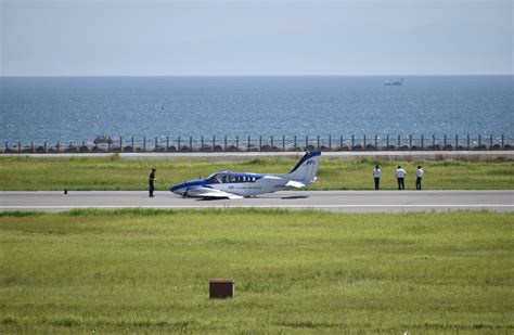 大分空港での飛行訓練中に小型機が胴体着陸、滑走路閉鎖の一部始終とは？ みんな集合！fortune News