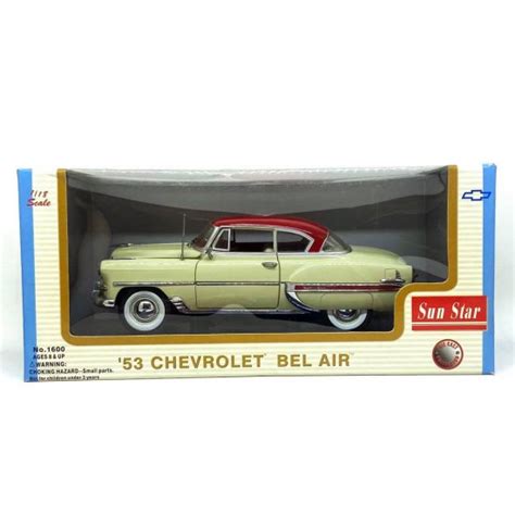 Miniatura Carro Chevrolet Bel Air Hard Top Coupe 1953 Creme 118 Sun Star