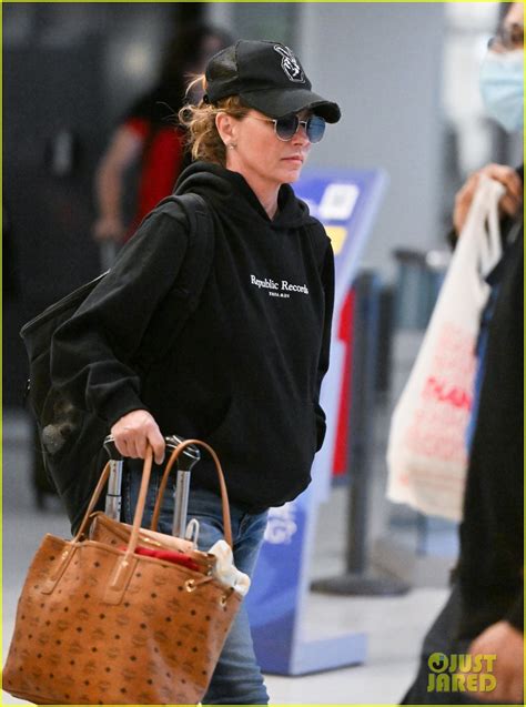 Shania Twain Lands In Nyc With Husband Fr D Ric Thi Baud In Rare Outing