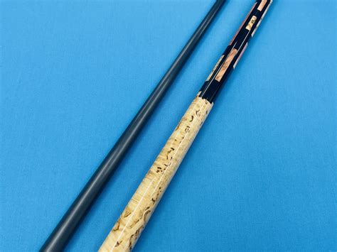 LONGONI CAROM CUE ZANETTI BIRCH WITH ONE LUNA NERA SHAFT 11 8 Mm